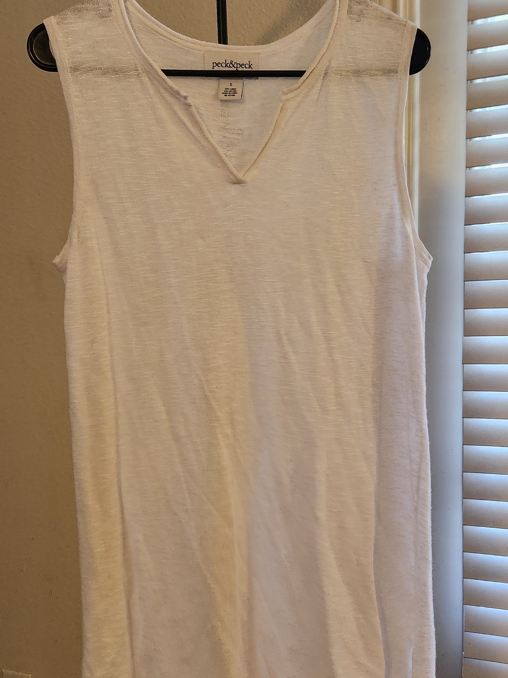 Peck & Peck White Men's Sleeveless V-Notch Tank Top